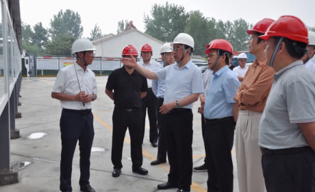 江蘇省鐵路集團(tuán)董事長(zhǎng)丁建奇帶隊(duì)到南京樞紐、寧淮鐵路項(xiàng)目調(diào)研指導(dǎo)工作